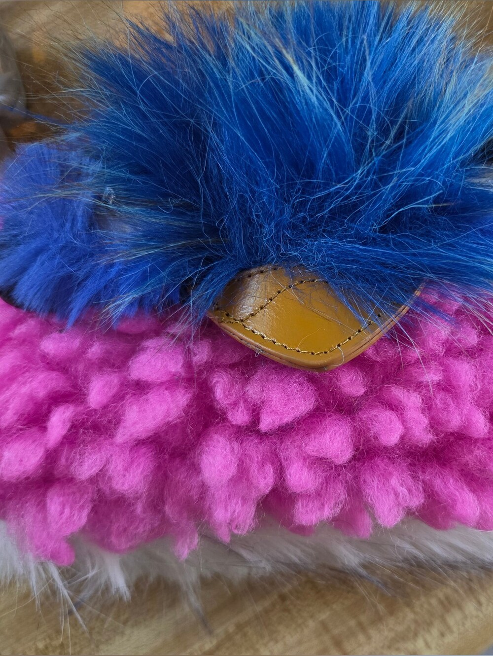 Kurt Geiger NWT Fuzzy Eagle Crossbody & Dustbag NEW THIS SEASON - Picture 6 of 8
